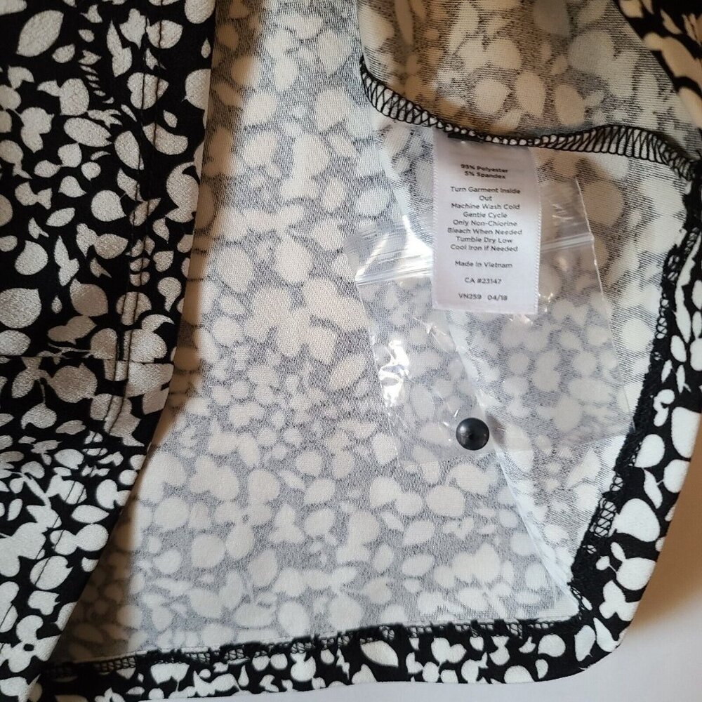 Talbots 3/4 Sleeve Slit Neck Jersey Top Size XS Black Cream Abstract Print NWT - Picture 9 of 11